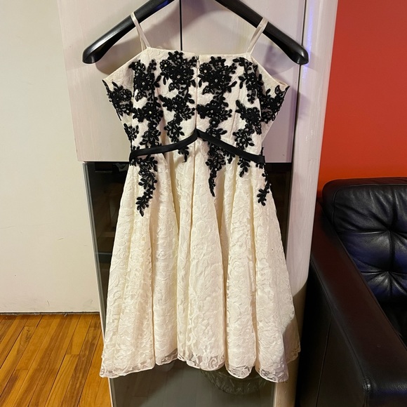 Le Château black and white lace dress size small - Picture 3 of 8